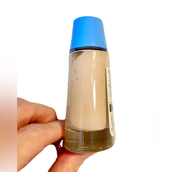 *NEW* CoverGirl Clean Matte Liquid Foundation - Ivory #505 - 1 FL OZ - Sealed - Picture 2 of 6